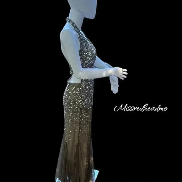 ~Long Sequin Dress~ with Flaws - Size 6 - Picture 5 of 10